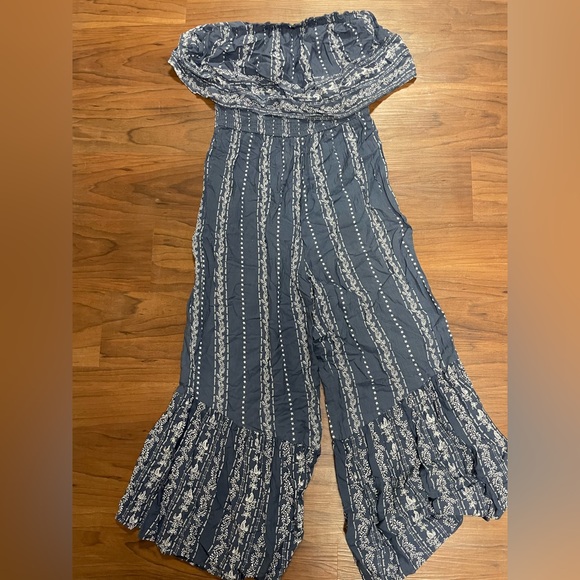 Flowy Bellbottom Jumpsuit - Picture 3 of 7